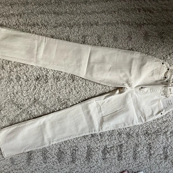 Abercrombie Curve Love Ultra High Rise 90s Straight Jean - Picture 3 of 3